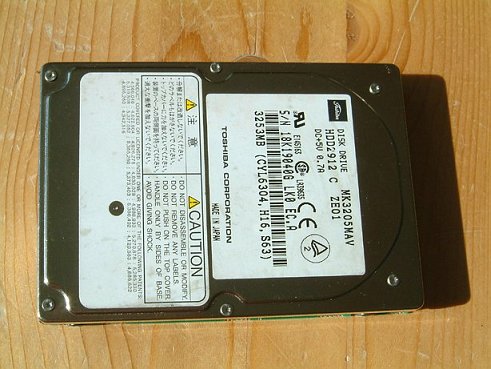 Oberseite der Toshiba Festplatte