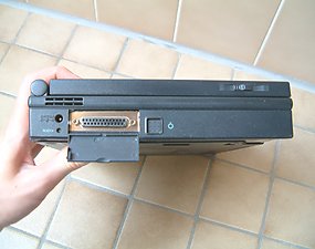 linke Seite mit LPT Port und Ausschalter