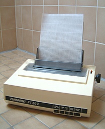 Drucker von vorne mit Einzelblatteinzug