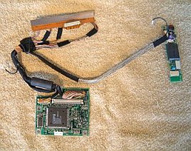 Grafikkarte mit Kabeln, Wandler und Display Anschluss