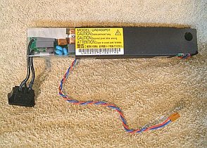 internes Netzteil mit Stecker und Kabeln