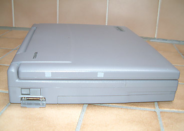 linke Seite mit Anschluss für Diskettenlaufwerk