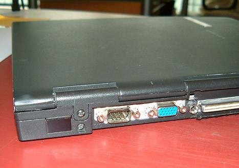 Anschlüsse für Drucker und externen Monitor