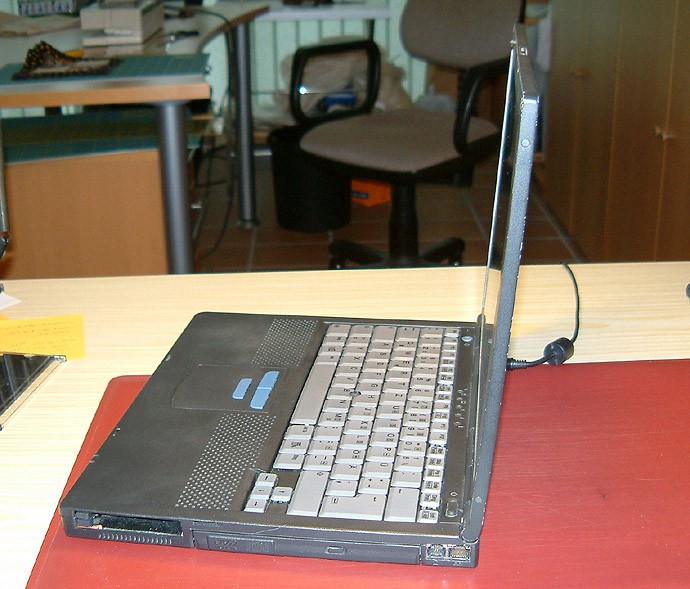 Notebook ist sehr flach und vergleichsweise leicht