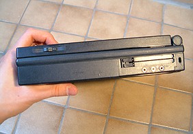 rechte Seite mit PCMCIA Schächten und Sound Anschlüssen