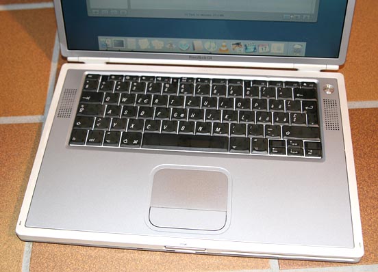 Tastatur und Touchpad in gutem Zustand
