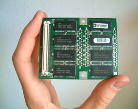 Chip mit 32 MB RAM und langem Stecker